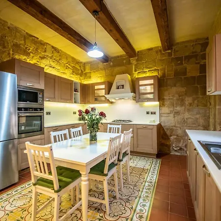 Дом отдыха Charming 16Th-Century House Of Character Биргу